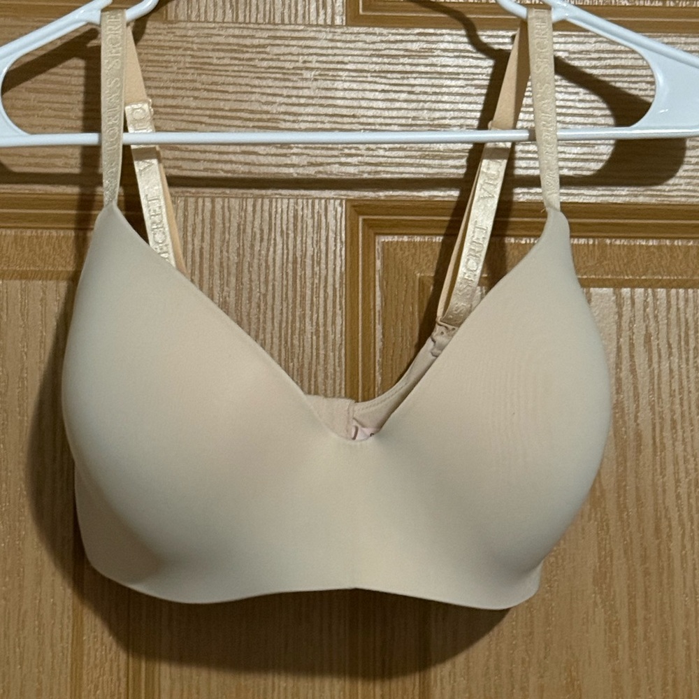 Victoria Secret Seamless wireless Nude Bra